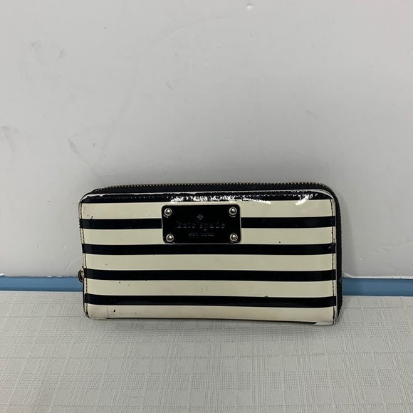 Kate Spade Black/White Striped Patent Leather Zip Around Continental Wallet - Picture 1 of 8